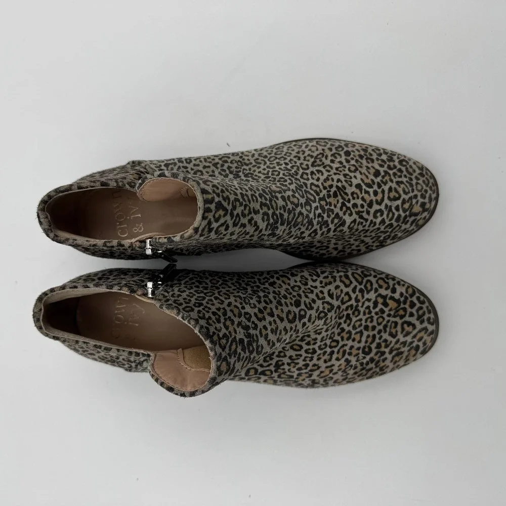 Crown & Ivy Ankle Boots Womens 6 Gray Leopard Kendall Suede Zipper Animal Print